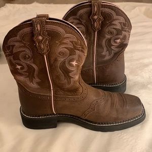 Justin Womens Gypsy Boot, Square Toe Boot pink/Brown;            Womens Size 7.5